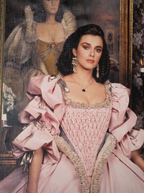 Lucia Mendez becomes Dona Leonor de Santiago in the supernatural Mexican soap opera/telenovela " El Extrano Retorno de Diana Salazar" 1988 - Google Search Lucia Mendez, 90s Pop Culture, The Diva, Dream Pop, Halloween 2023, Pop Singers, Historical Fashion, 17th Century, Costume Design