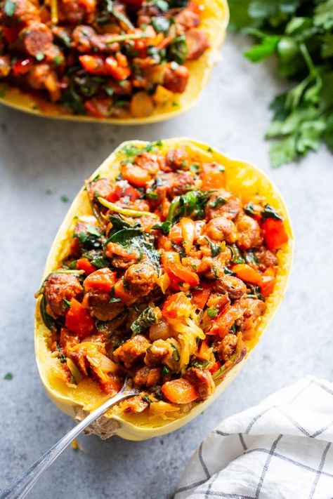 These Instant Pot Spaghetti Squash Boats are loaded with all the yummy things! Sugar free, antibiotic free turkey sausage, onions, peppers, garlic, spinach and marinara make this a healthy, filling dinner that’s paleo, Whole30 compliant and keto friendly too! #AD @jonesdairyfarm #JonesDairyFarm Instant Pot Spaghetti Squash, Sausage And Spaghetti Squash, Spaghetti Squash Boats, Nutrition Inspiration, Sweet Potato Bacon, Spaghetti Squash Boat, Squash Boats, Paleo Running Momma, Instant Pot Spaghetti