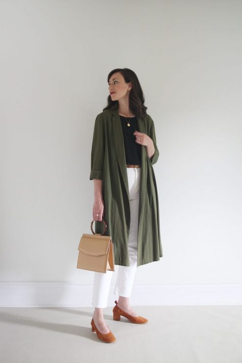 15 DATE NIGHT OUTFIT IDEAS Green Duster Outfit, Suede Shirt Outfit, Duster Outfit, Black Duster Coat, August Outfits, Light Jeans, Transition Outfits, Outfit Formulas, White Blazer