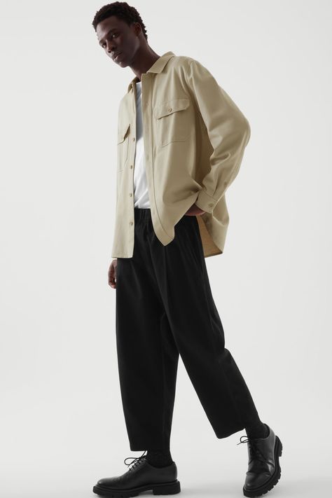 ELASTICATED WIDE-LEG TWILL TROUSERS - BLACK - COS Wide Trousers Outfit, Vanity Closet, Wide Pants Outfit, Trousers Outfit Men, Cos Man, Twill Trousers, Pants Outfit Men, Trouser Outfit, Cropped Wide Leg Pants