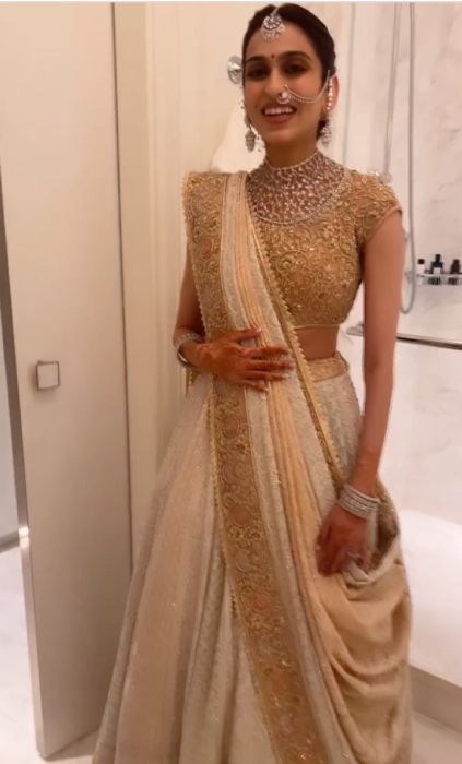 Shloka Mehta Lehenga, Abu Jani Sandeep Khosla Lehenga, Abu Jani And Sandeep Khosla Lehenga, Ambani Lehenga, Abu Jani And Sandeep Khosla, Mommy Of Two, Pastel Lehenga, Latest Bridal Lehenga Designs, Orange Lehenga