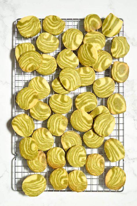 Matcha Shortbread Cookies, Matcha Shortbread, Matcha Dessert Recipes, Zebra Cookies, Matcha Cookies, Chocolate Cookie Dough, Cookie Tin, Frozen Cookies, Shortbread Cookie Recipe