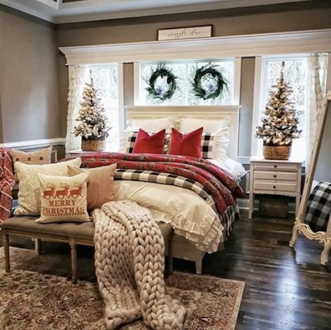 Design Ložnic, Apartment Decoration, Fabulous Christmas, Christmas Decorations Bedroom, Christmas Room Decor, Christmas Bedroom, Baby Shower Decor, Christmas Room, Decoration Christmas