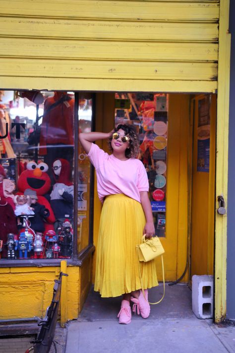 Color Me Courtney, Sneakers To Work, Happily Grey, How To Wear Sneakers, Color Blocking Outfits, Yellow Sneakers, Chic Sneakers, Yellow Skirt, Fashion Week Street Style