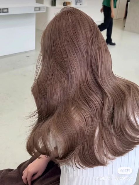 Pinkish Brown Hair, Hair Manifestation, Brown Sugar Hair, Straight Hair Ideas, Hair Care Ideas, Woman Curly Hair, Style Wavy Hair, Hairstyles And Colors, Makeup Asia