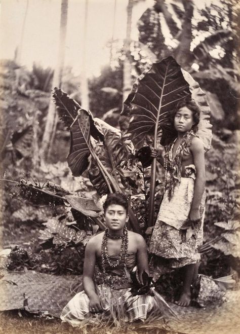 Young Samoan Couple Samoa Aesthetic, Hawaii Culture, Samoan People, Thomas Andrews, Hawaiian Art, Polynesian Culture, Samoa, Black Beauty, Tahiti