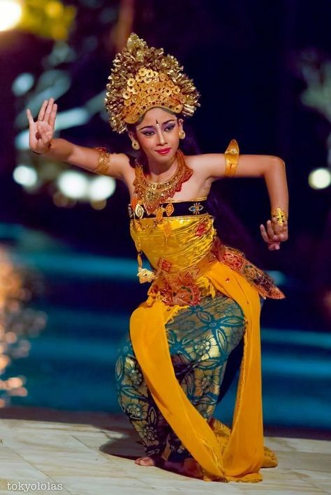 Bali Dance, Bali Culture, Bali Girls, Dancing Poses, Indonesian Culture, Thai Wedding, Exotic Dance, World Dance, Traditional Dance