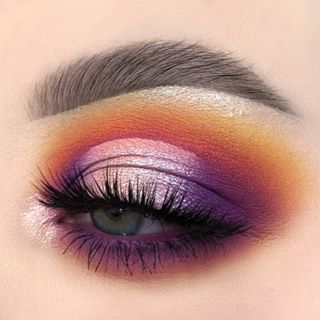 🌅- @lunarbeauty @mannymua733 #lunarbeautycontest life’s a drag palette- @rouge.and.rogue belle de nuit lashes- @anastasiabeverlyhills brow definer in medium brown Maquillage Yeux Cut Crease, Sunset Makeup, 80s Makeup, Drag Make-up, Beautiful Eye Makeup, Colorful Eye Makeup, Smokey Eyes, Makeup Goals, Makeup Designs