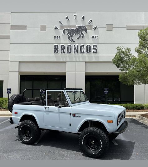 Bronco Restomod, Blue Bronco, Vintage Ford Bronco, Vintage Broncos, Vintage Bronco, Bronco Car, Old Bronco, Classic Ford Broncos, Dream Cars Jeep