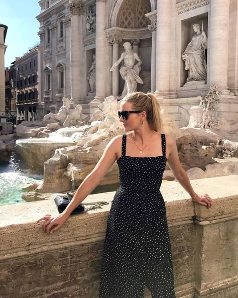 Week In Italy, What To Wear In Italy, European Travel Outfit, Rome Outfits, Italy Travel Outfit, Travel To Italy, Europe Travel Outfits, Outfit Elegantes, Italy Summer