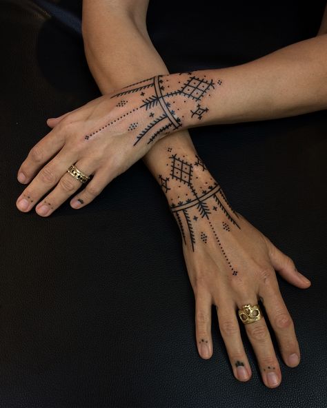 Lots more to post from When I was @savedla. I made these hand tattoos with @pollywales who makes wonderful jewellery. Go look see!! Thank… Berber Tattoo, Tato Henna, Marquesan Tattoos, Inspiration Tattoos, Spiritual Tattoos, Foot Tattoo, Henna Tattoo Designs, Foot Tattoos, Skin Art