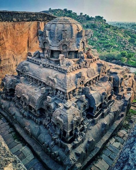 Kailasa Temple, Chichen Itza Mexico, Bodiam Castle, Ancient Persian, Ancient Origins, 11th Century, Ancient Architecture, Ancient Times, Unesco World Heritage