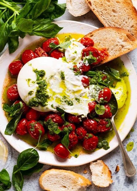 Overhead photo of Burst tomato burrata salad Tomato Burrata Salad, Burrata Recipe, Burrata Salad, Burrata Cheese, Recipetin Eats, Recipe Tin, Roasted Cherry, Roasted Cherry Tomatoes, Pesto Recipe