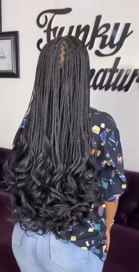 Small Knotless French Curl Braids, Black French Braids, French Curls Black, French Curls Braids Black, Brown Braids With Curls At The End, Medium Length French Curl Braids, Black French Curls Braids, Medium Sized French Curl Braids, Layered French Curls Braids Black Women