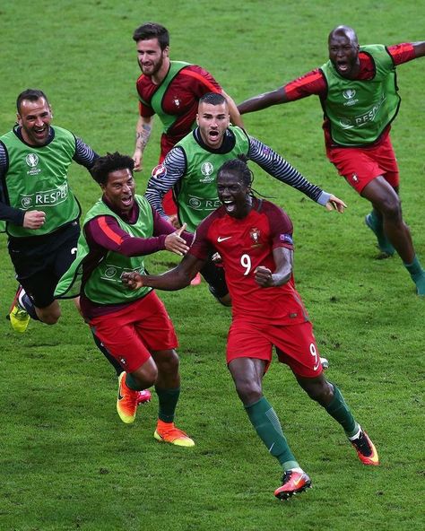 Portugal Euro 2016, 2010s Nostalgia, Uefa Euro 2016, Euro 2012, Euro 2016, International Football, Football Pictures, Football Soccer, Ronaldo