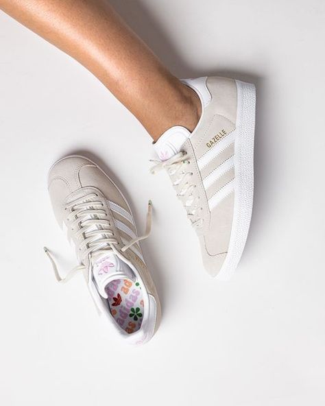 Adidas Gazelle Women Outfit, Adidas Gazelle Beige, Adidas Gazelle Shoes, Gazelle Shoes, Adidas Sneaker, White Cloud, Muted Tones, Everyday Shoes, Swag Shoes