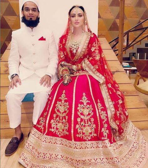 Former Indian Actress Sana Khan Beautiful Wedding Pics Sana Khan, Bridal Lehenga Red, Bollywood Couples, Intimate Wedding Ceremony, Bollywood Wedding, Top Celebrities, Bollywood Stars, Wedding Pics, Bridal Lehenga