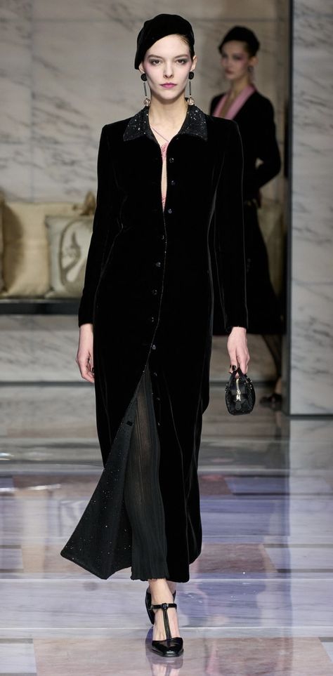 Armani Dress, Fall 2023 Ready To Wear, Abaya Style, Armani Collection, 2023 Ready To Wear, Office Outfits Women, Velvet Fashion, Style Noir, Abayas Fashion