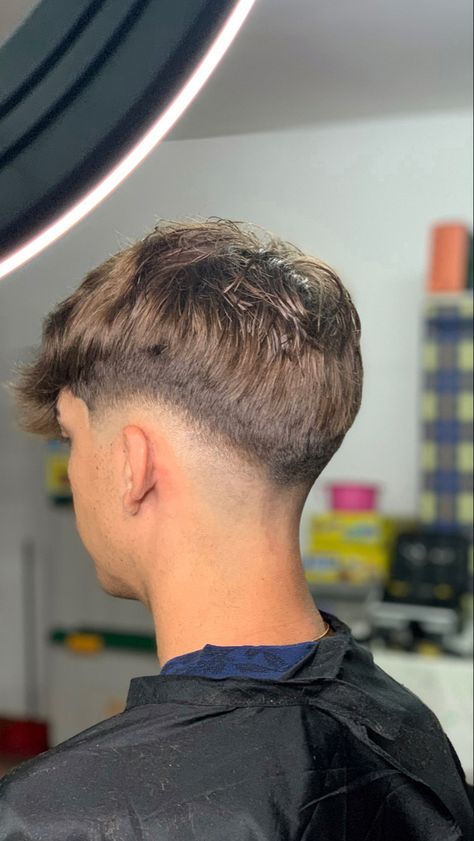 #fade #fadecut #instagram #barbershop #barber #barberlife #barberstyle #degrade #degradejoelle #degradado #belleza #barbearia #lowfade #mullet #hairstyle #cortesdecabelo #cortesdepelo Taper Fade Haircut Back View, Best Low Fade Haircuts Men, Low Drop Fade Straight Hair, Mis Fade, Soccer Hairstyles Men, Low Fade Redondo, Drop Skin Fade, Low Fade Hairstyle, Mid Fade En V