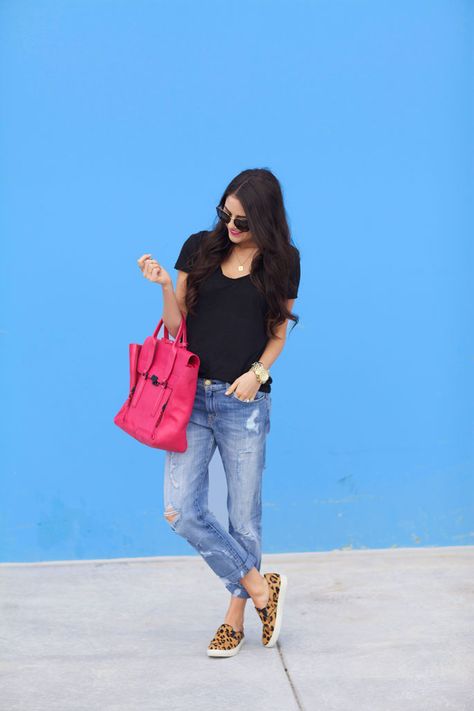 Looks Jeans, Stylish Jeans, Pink Peonies, Casual Denim, Sleeveless Blouse, Hand Bag, Cute Fashion, Look Fashion, Her Style