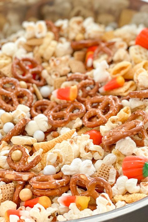 Fall Harvest Snack Mix - Real Mom Kitchen - Candy Popcorn Candy Bar, Popcorn Snack Mix Recipes, Fall Popcorn, Honeycomb Cereal, Mom Kitchen, Popcorn Snacks, Pretzel Twists, Leftover Turkey Recipes, Butter Popcorn