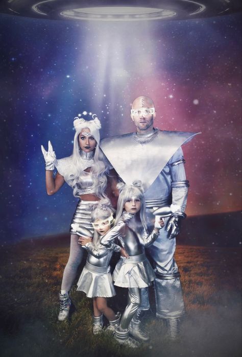 Creative Family Costume Ideas, Lost In Space Costume, Futuristic Alien Costume, Aliens And Astronauts Costume, Men’s Alien Costume, Alien Men Costume, Space Alien Party, Family Space Halloween Costumes, Family Alien Halloween Costumes