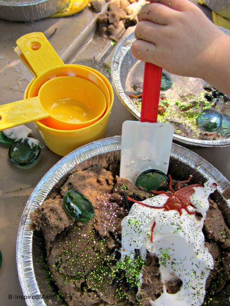 Stirring Up a #Kids Mud Pies at our #Messy #Playdate at B-InspiredMama.com - #ad #CleanHands #CGC Messy Kids Activities, Pie Making, Mud Pies, Kids Mud, Messy Kids, Mud Kitchen, Learning Ideas, Toddler Learning Activities, Gross Motor