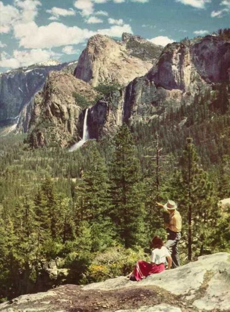 look, there. National Geographic Photography, National Park California, Vintage Landscape, Camping Experience, Yosemite National, Yosemite National Park, Pretty Places, Adventure Awaits, Travel Aesthetic