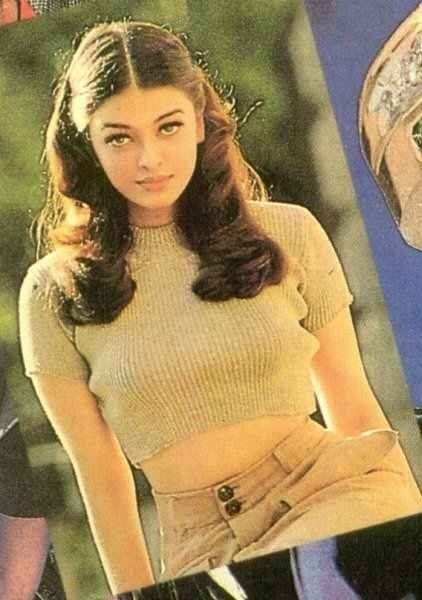 Aishwarya Rai beautiful pics #aishwaryarai #beauty #bollywood #90s #missworld1994 #missworld Aishwarya Rai 90s, Aishwarya Rai Hairstyle, Bollywood 90s, 90s Bollywood Fashion, Bollywood Retro, 90s Actresses, 90s Bollywood Aesthetic, Disney Princess Fashion, 90s Bollywood