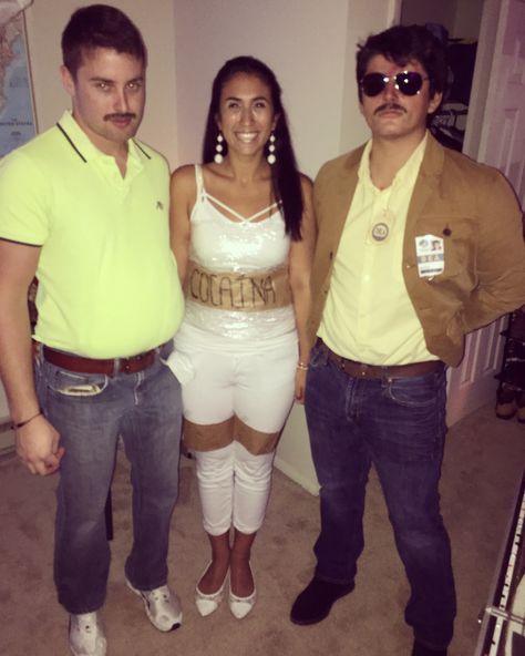 Narcos Group costume Narco Halloween Costume, Narco Men Outfit, Pablo Escobar Costume, Pablo Escobar Series, Pablo Escobar Dead, Pablo Escobar, Group Costumes, Diy Halloween Costumes, Halloween Diy