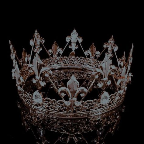 King's Crown Aesthetic, Queens Crown Aesthetic, Royalty Crown Aesthetic, Aesthetic Crown Pictures, Fantasy Aesthetic Crown, Royal Crown Aesthetic King, Crown Icon Aesthetic, Prince Crown Aesthetic, Kings Crown Aesthetic