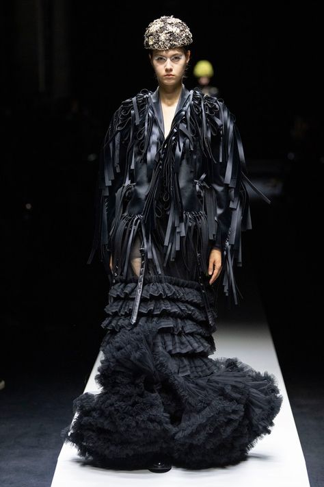 Kawakubo Rei, Paris Spring Fashion, Noir Kei Ninomiya, Kei Ninomiya, Catwalk Fashion, Fashion Website, Fashion Show Collection, Yohji Yamamoto, Vogue Paris