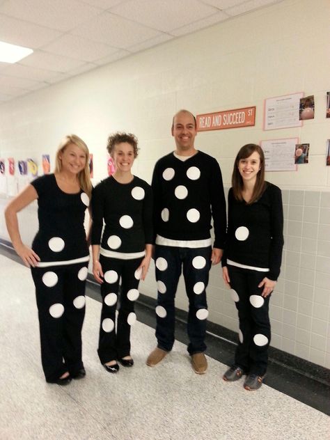 Domino teacher costumes! Dominoes Costume, Costumes For Work, Halloween Costumes Easy, Halloween Costumes For Work, Teacher Halloween Costumes, Teacher Costumes, Clever Halloween Costumes, Homemade Halloween Costumes, Diy Halloween Costumes Easy