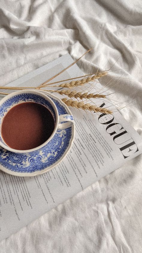 Coffee vintage vogue wallpaper cacao Vogue Wallpaper, 2024 Inspiration, Coffee Ideas, Coffee Vintage, Loft Decor, Vintage Vogue, Vintage Coffee, Aesthetic Pictures, Coffee Tea