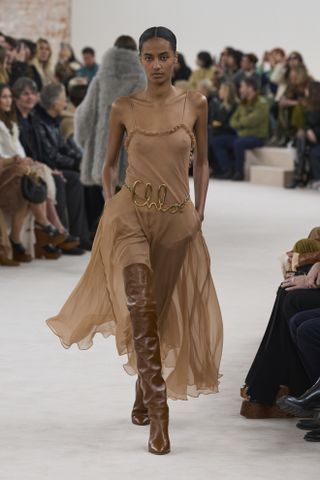 The Pretty Boho-Chic Trend Fashion People Will Be Wearing This Summer Sarah Burton, Moda Paris, Phoebe Philo, Fashion People, Miss Dior, Style Mistakes, Fashion Show Collection, Elie Saab, Fall 2024