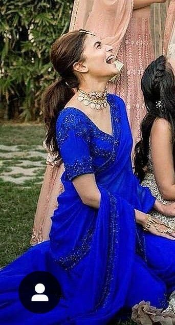 Aree ek friend ka udera aya huu mai  uski mom na bhi call kiya tha Indian Wedding Dress Modern, Indian Bridesmaid Dresses, Bridal Sarees South Indian, Reception Look, Lehnga Dress, Anarkali Dress Pattern, Pakistani Wedding Outfits, Blue Lehenga, Diy Clothes Design