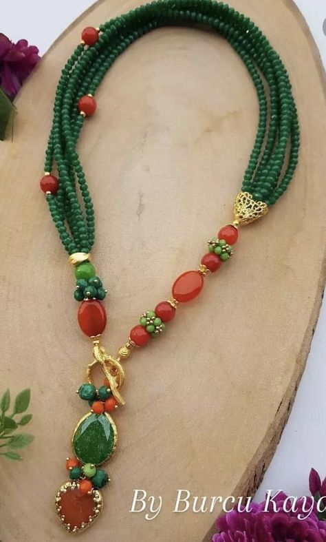 Pretty Jewelry Necklaces, Fancy Jewellery Designs, Pearl Necklace Designs, Beaded Necklace Designs, Gold Pendant Jewelry, Beaded Jewels, Lace Necklace, Handmade Fashion Jewelry, Jewelry Fashion Trends