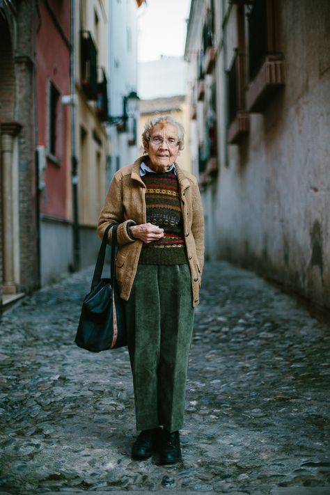 twenty-something | baker | sweden. naturally introverted | selectively extroverted. For Emma Forever Ago, Grandma Vibes, Ageing Gracefully, Eclectic Outfits, Senior Style, Elderly People, Advanced Style, Granny Chic, Golden Years