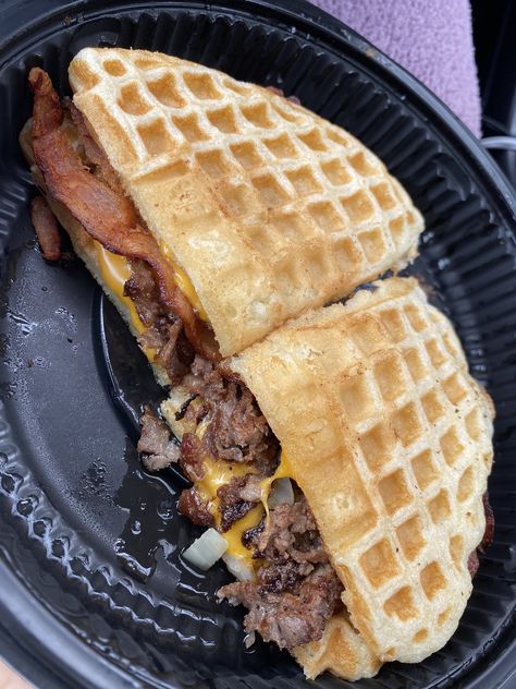 HER🦋 on Twitter: "i tried the waffle house sandwich 🧇🙃 https://t.co/jXkNg2kM9z" / Twitter Waffle House Aesthetic, Homemade Comfort Food, Soul Food Dinner, Wait A Minute, Waffle House, Food Babe, Delicacy Food, House Aesthetic, Food Therapy