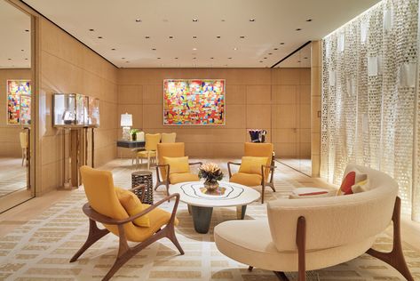 Louis Vuitton Ginza Namiki / Jun Aoki & Associates + Peter Marino Architect | ArchDaily Round Furniture, Louis Vuitton Store, Glass Facades, Store Interior, Luxury Store, Retail Design, 인테리어 디자인, Store Design, Design Store