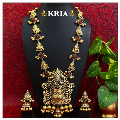 .⚜️KRIA⚜️Terracotta jewellery .❤️❤️DURGADEVI❤️❤️ ......Devi Durga ... The epitome of feminine strength and divine power !!!! She also signifies determination, wisdom, righteousness...... Thats exactly the great energy we see in this Durga Devi set !!! .=>> A long haram styled set with a grand Durga pendent with Rudraksha look like round terracotta motifs and Durga face ...That’s not all ... it comes with a perfect pair of Jumuka 😍 .**************************** .Style - Long haram style .Materi Durga Jewellery, Clay Human, Durga Face, Terracotta Jewellery Making, Funky Jewellery, Durga Devi, Terracotta Jewellery Designs, Feminine Strength, Frame Work