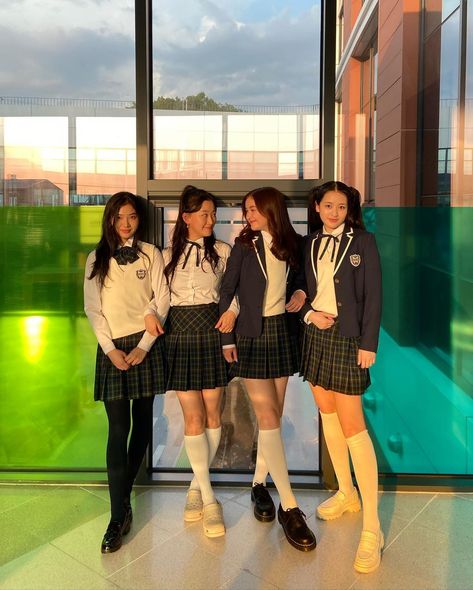 Kitty Xo, Anna Cathcart, American Uniform, Xo Kitty, School Uniform Skirts, School Uniform Outfits, School Uniform Fashion, American Series, Jenny Han