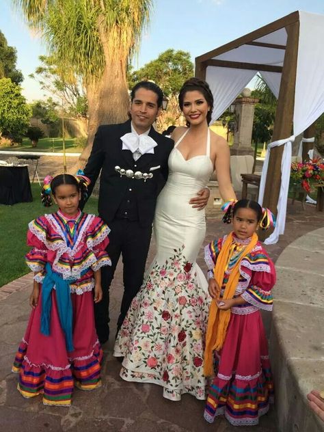 Traditional Latin Mexican Descent Wedding Dress. I love the bottom of her dress Traditional Mexican Wedding Dress, Mexican Wedding Traditions, Traditional Mexican Wedding, Hispanic Wedding, Charro Wedding, Mexican Theme Wedding, Mexican Themed Weddings, Mexican Wedding Dress, Mexican Fashion