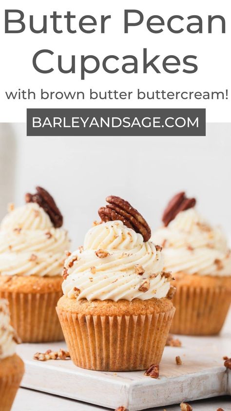 These brown butter pecan cupcakes are made with nutty brown butter and topped with toasted buttered pecans! They're the perfect fall dessert! Pecan Cupcakes Recipe, Buttered Pecans, Butter Pecan Cupcakes, Pecan Pie Cupcakes, Pecan Cupcakes, Brown Butter Frosting, Butter Pecan Cake, Pecan Cheesecake, Butter Cupcakes