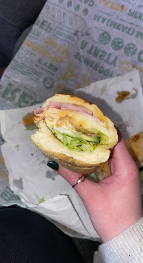 Subway Subs Ideas, Subway Sandwich Aesthetic, Subway Food, Rachel Sandwich, Subway Sandwiches, Freakshakes Recipe, Comfy Food, Sub Sandwich, Subway Sandwich