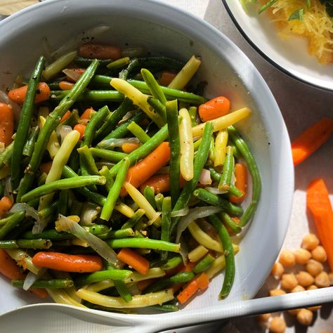 Crispy Baked Chicken Thighs, Beans Vegetable, Meatless Recipes, Crispy Baked Chicken, Vegetable Medley, Baked Chicken Thighs, Healthy Sides, Prince Edward Island, Healthy Easy