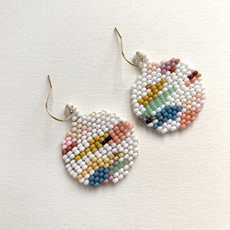 Beaded Earrings Patterns Free, Hand Beaded Earrings, Beaded Circle, Beaded Earrings Native, Jewerly Beads, Beading Patterns Free, Beaded Jewels, Seed Bead Tutorial, Beaded Earrings Patterns