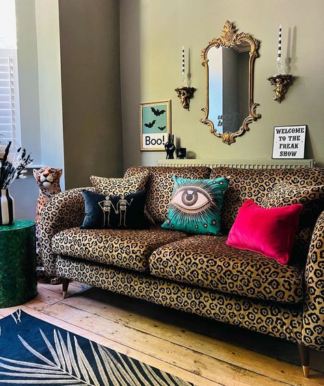 Todas las publicaciones • Instagram Above Couch Ideas, Mirror Above Couch, Couch Ideas, Living Room Plan, Maximalist Interior, Above Couch, Mirror Mirror On The Wall, Quirky Decor, Mirror On The Wall