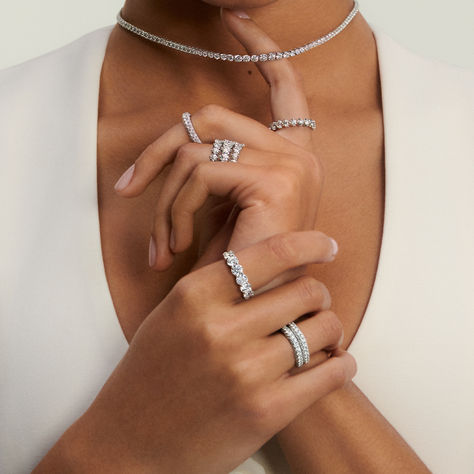 Discover De Beers’ unique diamond jewellery, crafted for your brightest moments. Jewellery Photoshoot, Jewellery Photography Inspiration, Wedding Day Jewelry, Jewelry Photoshoot, Diamond Engagement Wedding Ring, Engagement Wedding Ring Sets, Classy Jewelry, Jewelry Model, Jewelry Lookbook