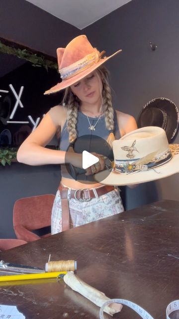 Alexa Wisnieski on Instagram: "Help me name this rose petal pinch silver-belly!  *custom order*  This beautiful custom included leopard print and a humming bird engraving with pops of teal, tans, browns and black bands. I absolutely loved working on this one!  . . #hatter #hatmaker #customhat #creativeprocess #process #nashville #nashvilletn #tn #tennessee #countrymusic #country #art #artist #handmade #customhat #millinery #milliner #tn #newmusic #satisfying #howitsmade #lexlynne" Cowboy Hat Hair Styles For Women, How To Paint A Felt Hat, Hat Feathers Diy, Decorated Hats Ideas, Hatbands Ideas, Hairstyles With Cowboy Hats, Cowboy Hat Bands Diy, Decorating Cowboy Hats, Hat Bands Diy Ideas